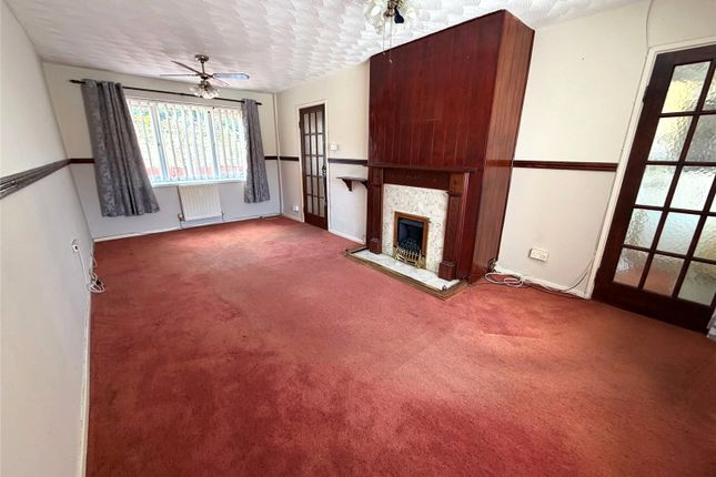 17, Queen Elizabeth Avenue, Milford Haven photo 2