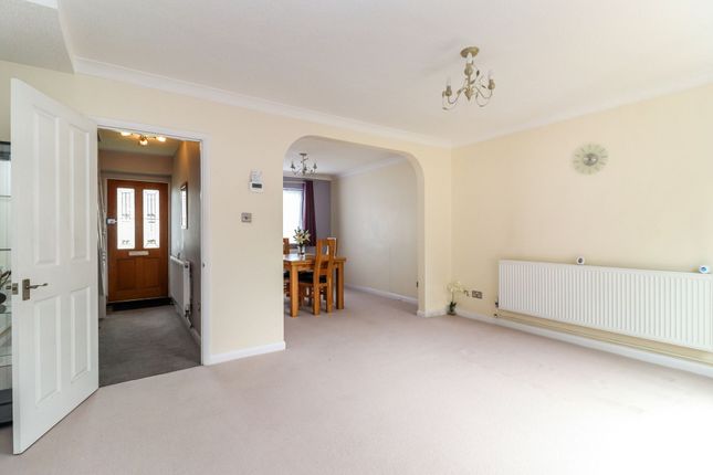 59 Waterside, Kings Langley photo 3