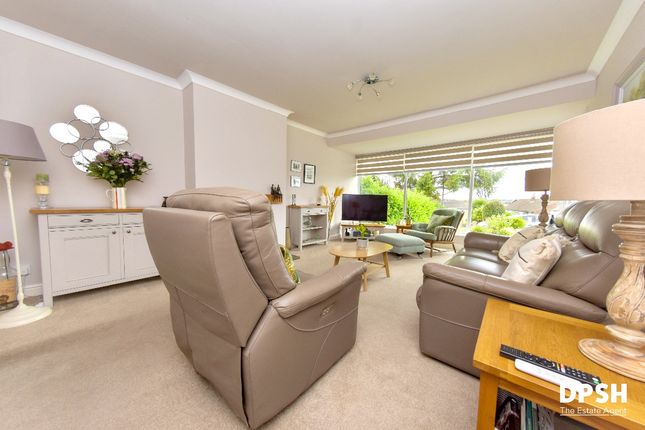 1 Woodkirk Grove, Wakefield photo 5