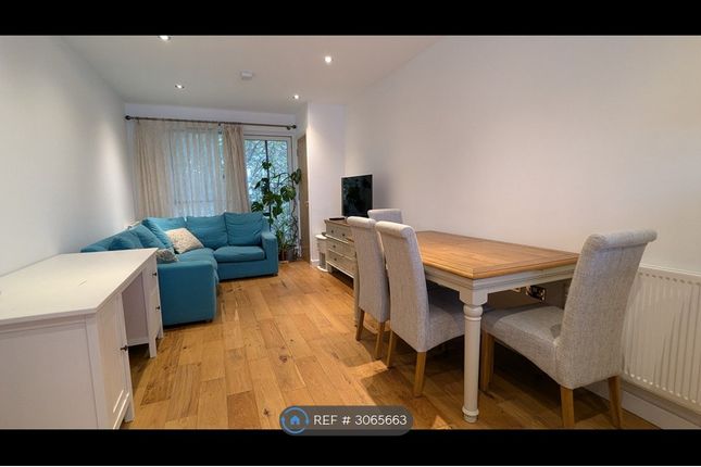 Flat, Plender Street Camden, London photo 3