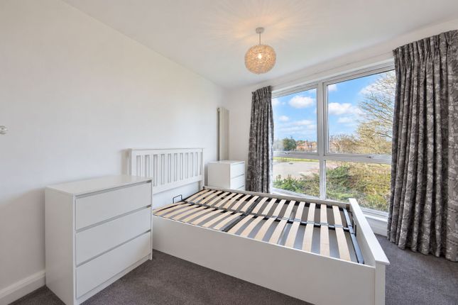 Parkside Court, WEYBRIDGE photo 5
