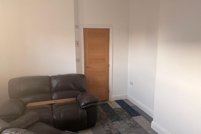 82, Otley Road, SHIPLEY photo 2