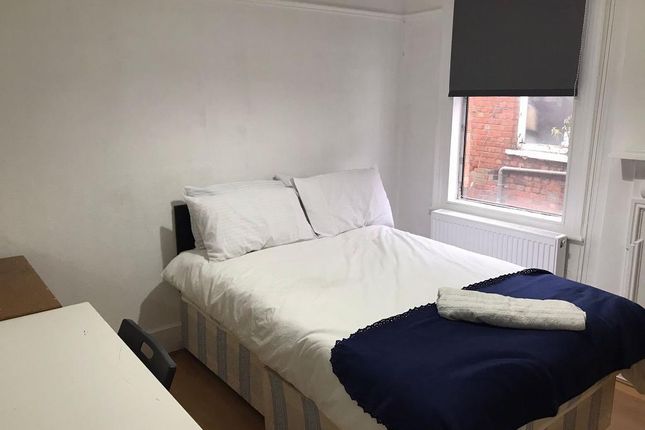 745b, Finchley Road, London photo 2