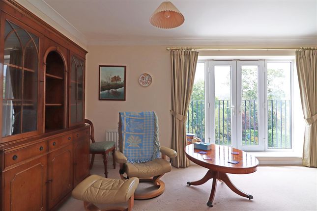 Flat 19 Holmesdale Manor, 89, Ladbroke Road, Redhill photo 4