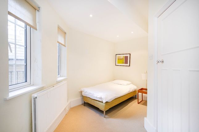 Town house for sale in Wyndham Mews, London, West London