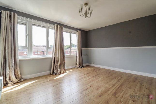 33, Jaunty Avenue, Sheffield photo 4