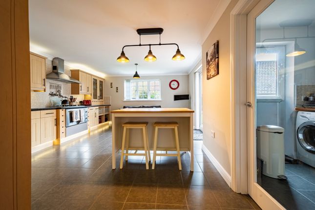 6, Clitheroe Croft, Milton Keynes photo 3