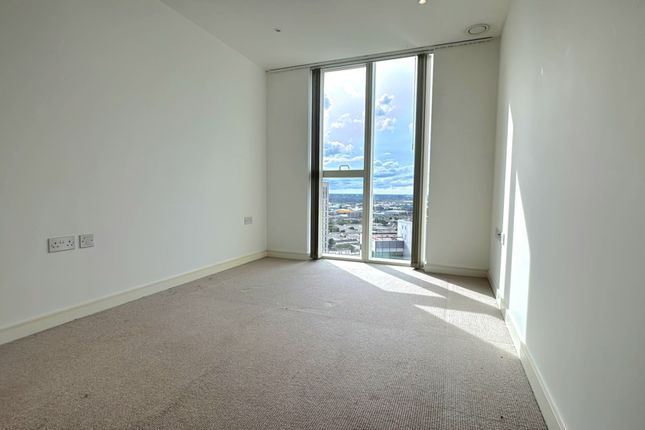 Flat 228, Pinnacle Apartments, Croydon photo 5