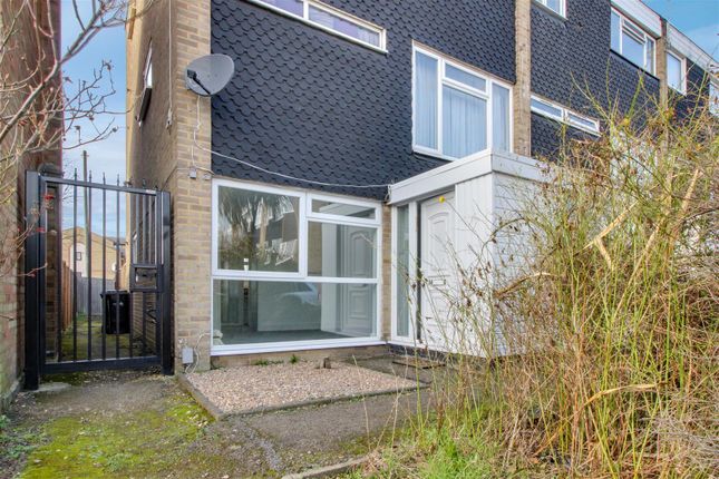 Studio for sale in Baynes Close, Enfield