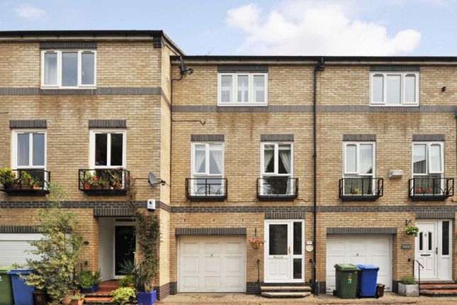 Thumbnail Property for sale in Cookham Crescent, London