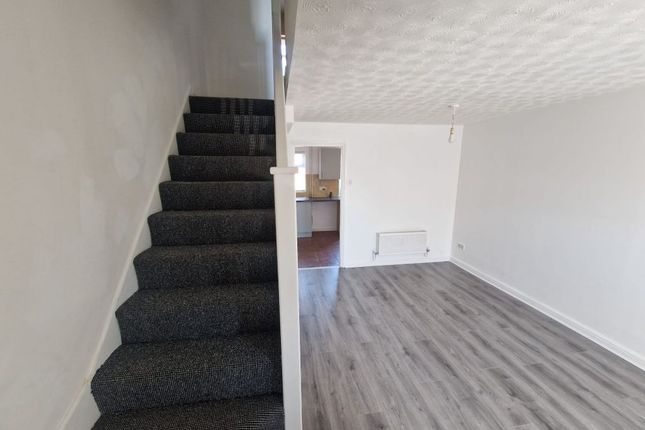 Prestwick Close, Luton photo 4