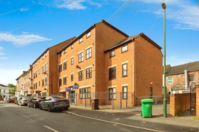 2-bed flat on 5 THE YARD, £100,000