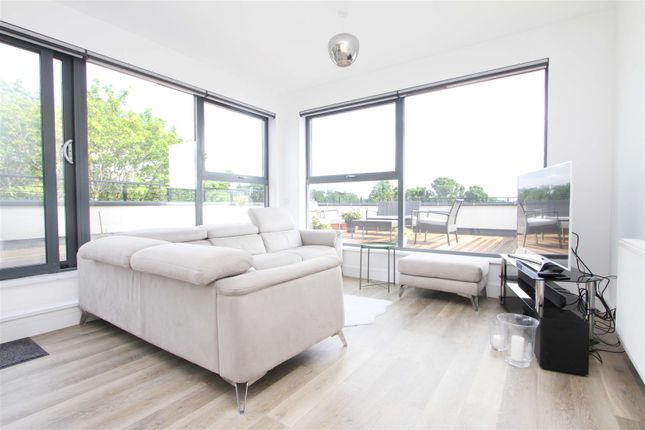 19 Hurricane House, 1 Kenley Place, Uxbridge photo 4