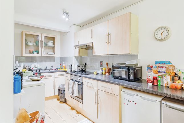 Flat for sale in Hyde Heath Court, Crawley