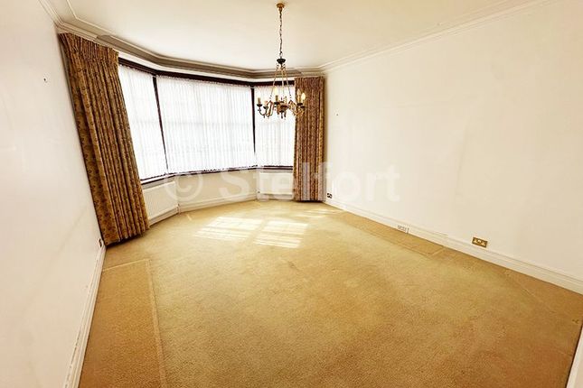 31 The Ridgeway, London photo 3