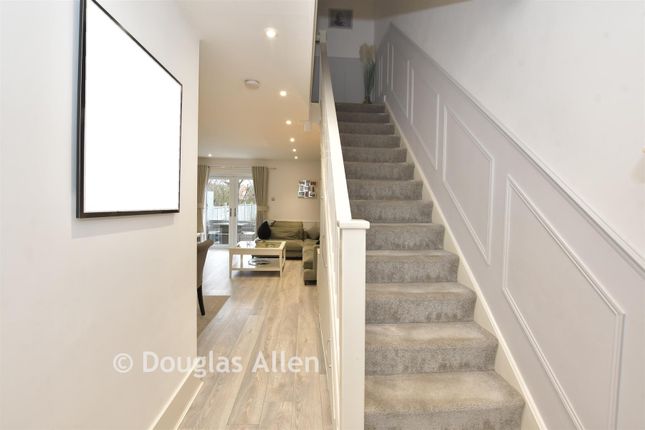 126, Latimer Drive, Basildon photo 3