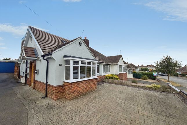 3-bed semi-detached on 40, Greenhills Road, Northampton, £300,000