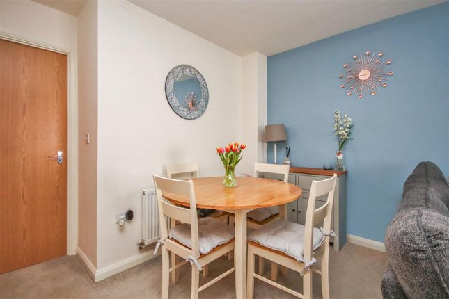 7, Blackberry Close, Rushden photo 3