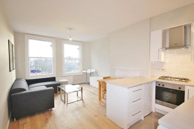 Flat to rent in Chiswick High Road, London