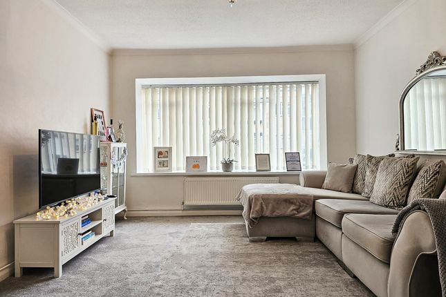 3 Long Oaks Court, Swansea photo 5