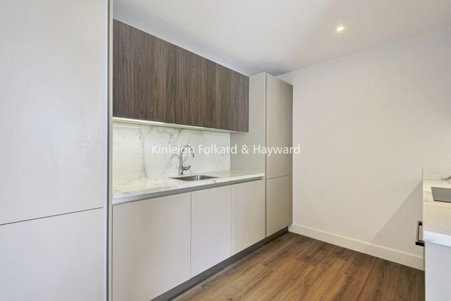 8,, Cavell Court, London photo 4
