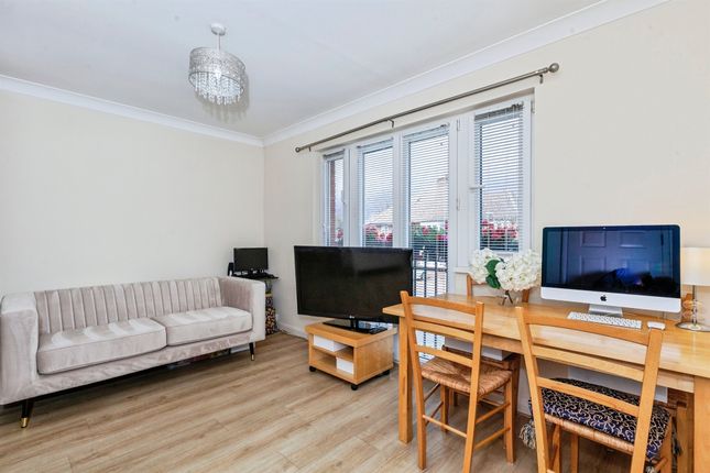 Flat 25, Duvall Court, Merton Road, Slough photo 2