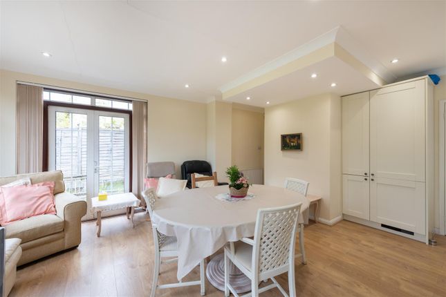 58, Brycedale Crescent, London photo 4