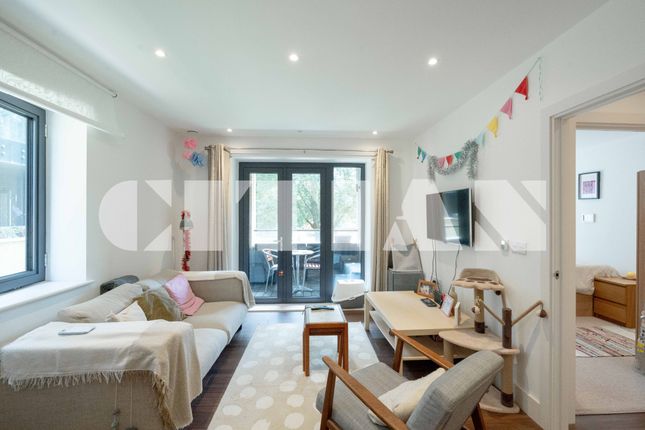10 Wagtail Court, London photo 3