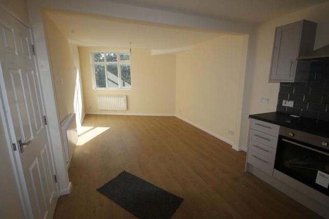 Flat 2 10, Oxford Street, Oakengates photo 3
