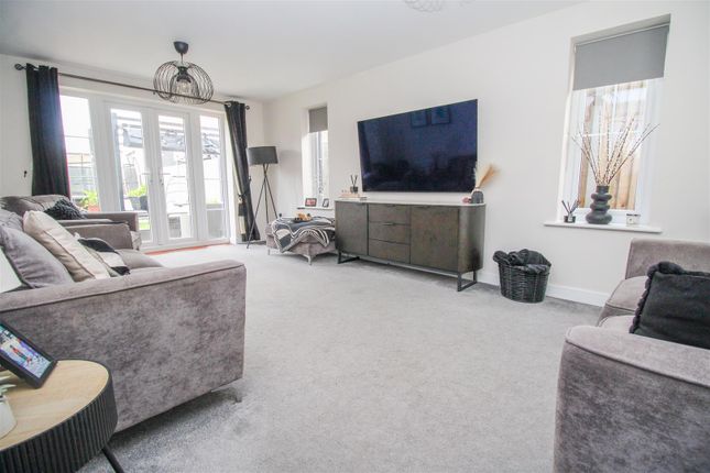 6, Kestrel Close, Old Harlow photo 4