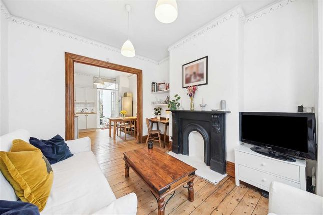 Flat for sale in Ballater Road, London