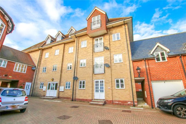 Thumbnail Flat to rent in Connaught Close, Colchester, Essex
