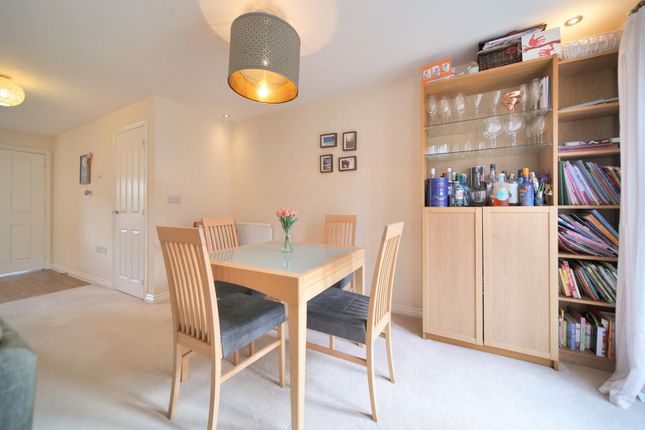 2, Buzzard Close, Melksham photo 4