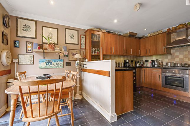 43 Fairview Road, Basildon, Essex photo 3