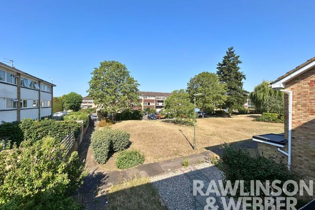 28, Bedster Gardens, West Molesey photo 2