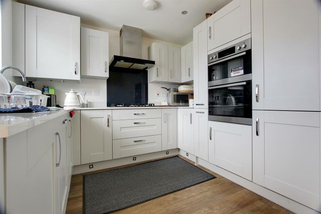 6, Albatros Lane, Aylesbury photo 4