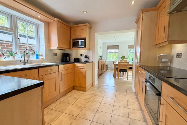 20, Bellever Hill, CAMBERLEY photo 2