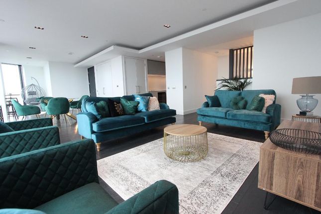 Thumbnail Flat to rent in Amory Tower, 203 Marsh Wall, Canary Wharf, London