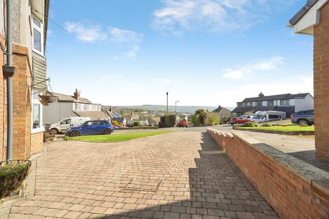 22, Fell Crescent, Keighley photo 2