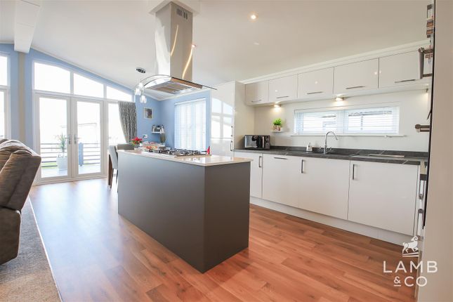 Seven Acres, 1 Birch Way, St. Johns Road, Clacton-On-Sea photo 2