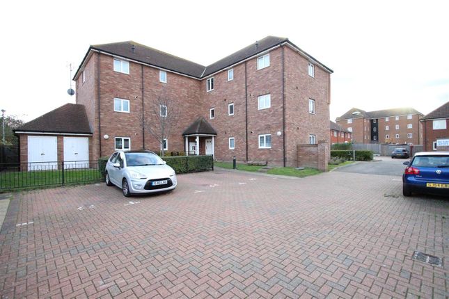 Flat to rent in Limehouse Court, Sittingbourne