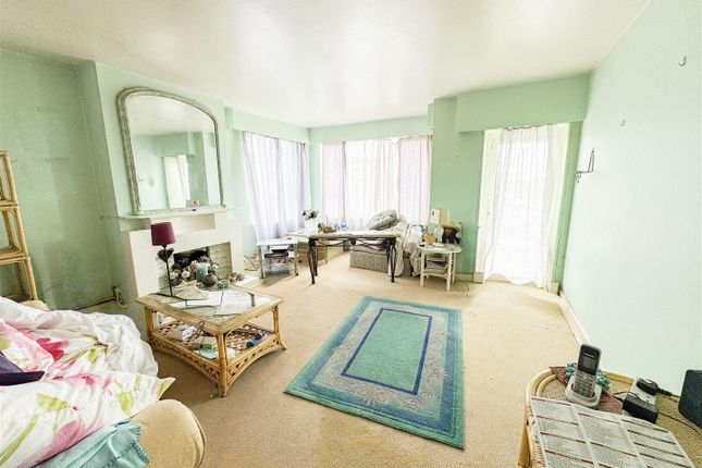 Flat 4, 1 Beach Towers, West Parade, Bexhill-On-Sea photo 2