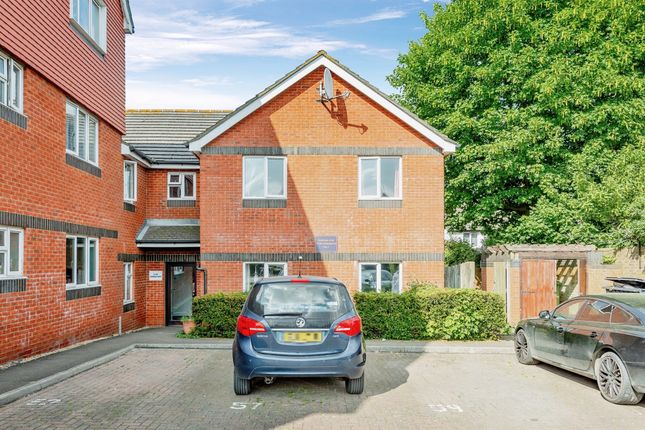 Flat for sale in Tower Close, East Grinstead