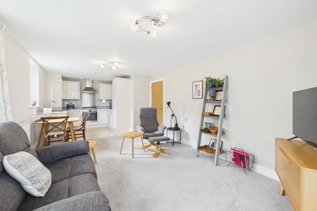26, Drake House, Ruislip photo 2