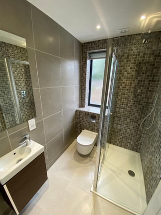 Flat 5, Tenfold, Woodside Grange Road, London photo 4