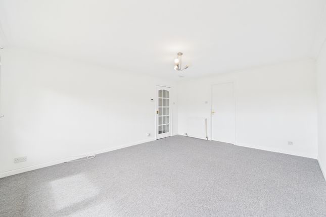 8 Clova Place, Uddingston photo 3