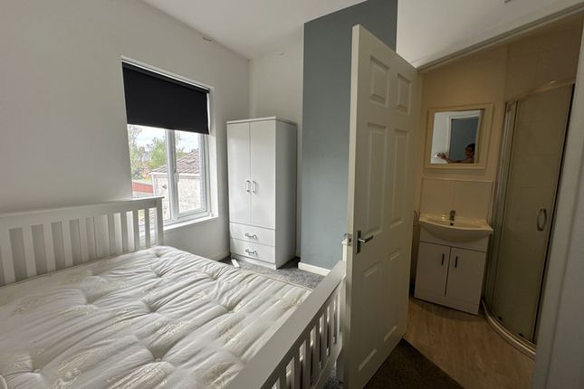 Room 4, 56 St Georges Road, Hull photo 3