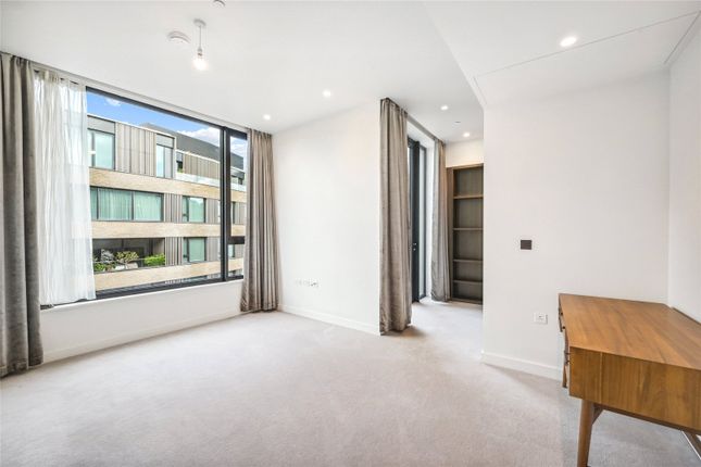 Flat to rent in Wood Crescent, Television Centre, White City, London