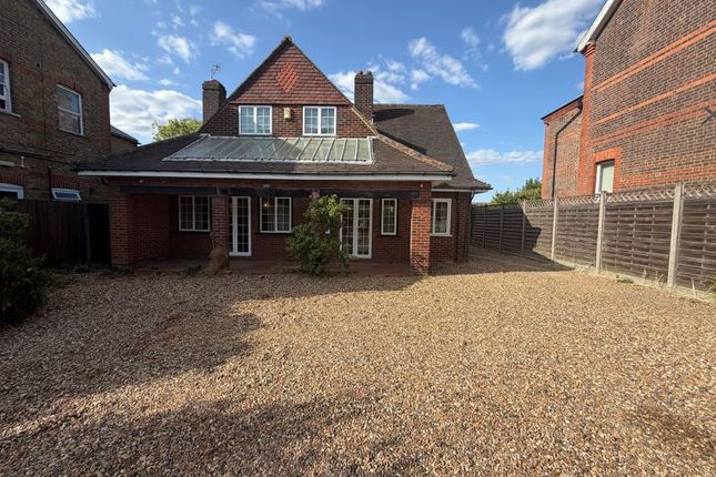 Bushey Grove Road, Bushey photo 3