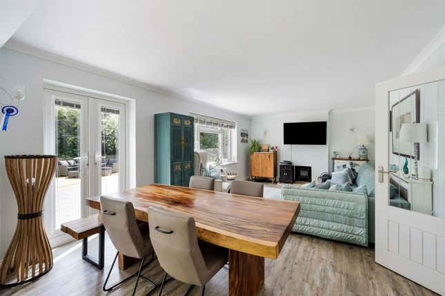 4, Laurel Drive, Oxted photo 4